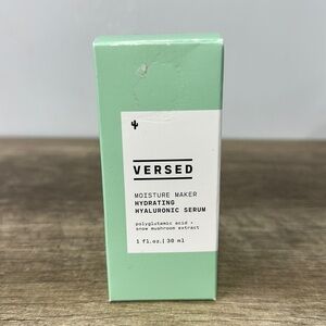 Versed MOISTURE MAKER
HYDRATING HYALURONIC SERUM